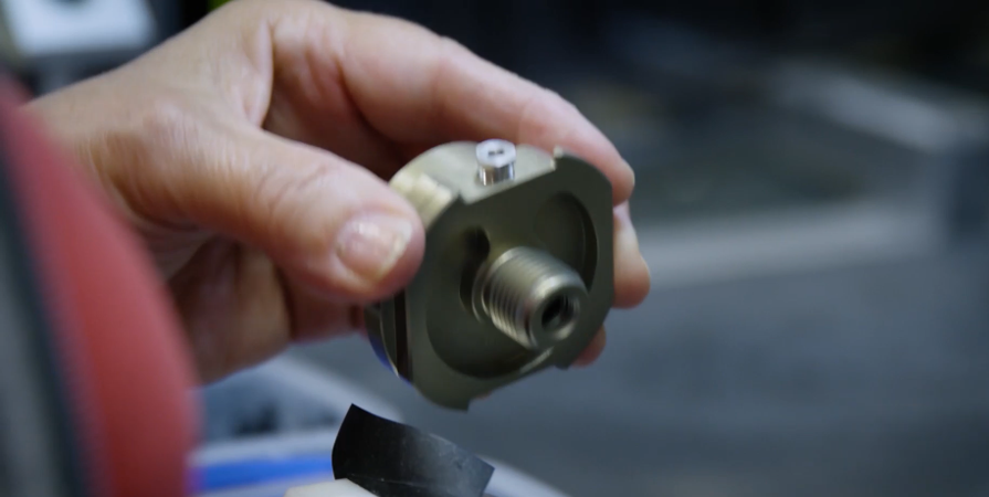 Parker | SCBA快換接頭:呼吸新鮮空氣 Parker | SCBA快換接頭:呼吸新鮮空氣